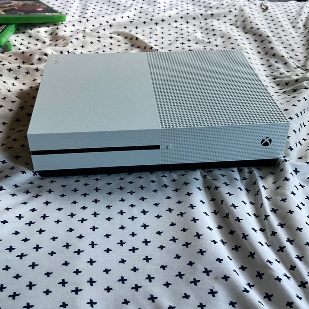Xbox One S (Used)